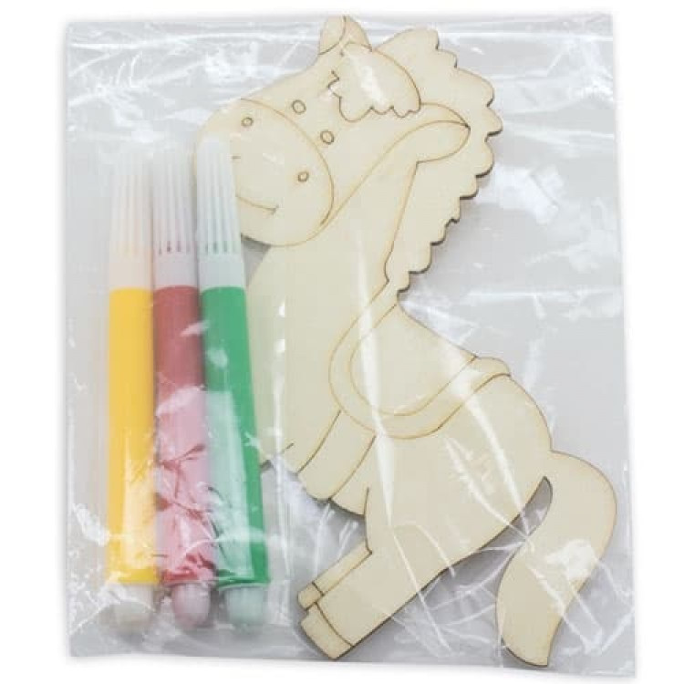 Дрвена декорација со 3 фломастери