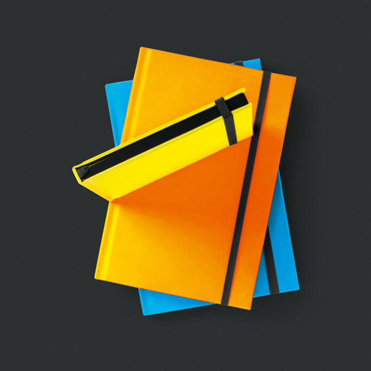 Тефтер А5 со ластик, 96л. линија црн раб