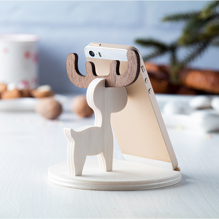 Држач за мобилен, дрвен, елен