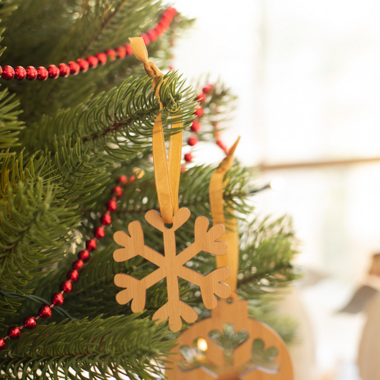 Лампион дрвен елка