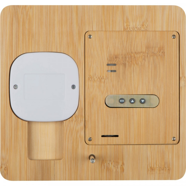 Часовник со бежичен полнач од бамбус