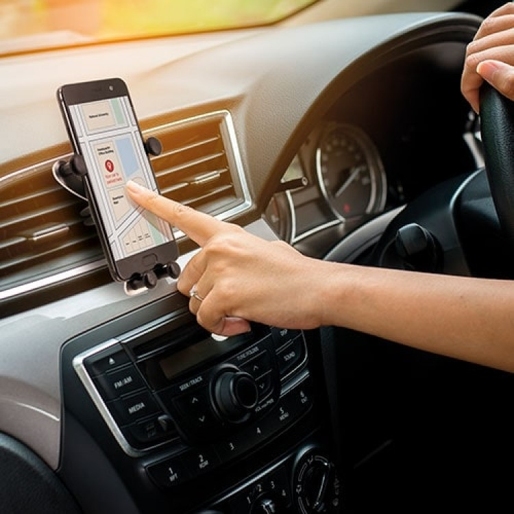 Држач за мобилен во кола