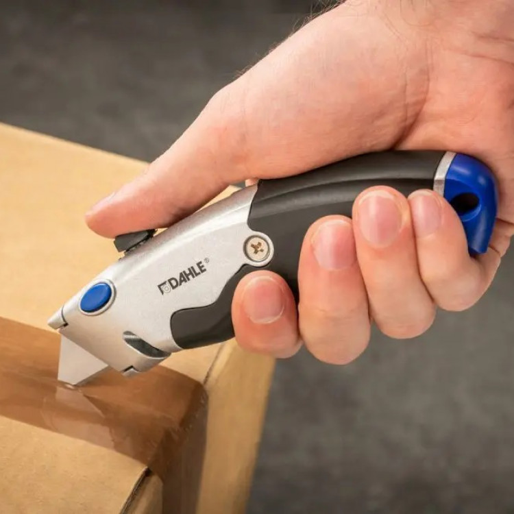 Скалпел 18мм метален Dahle 10890