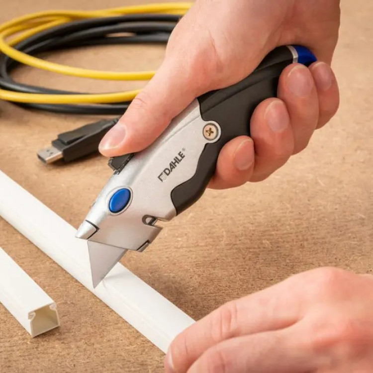 Скалпел 18мм метален Dahle 10890