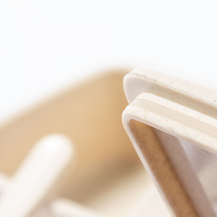 Кутија за храна со прибор