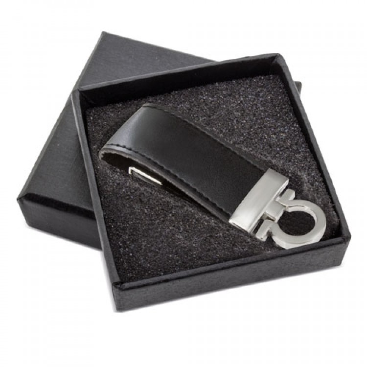 УСБ 8 GB со кутија