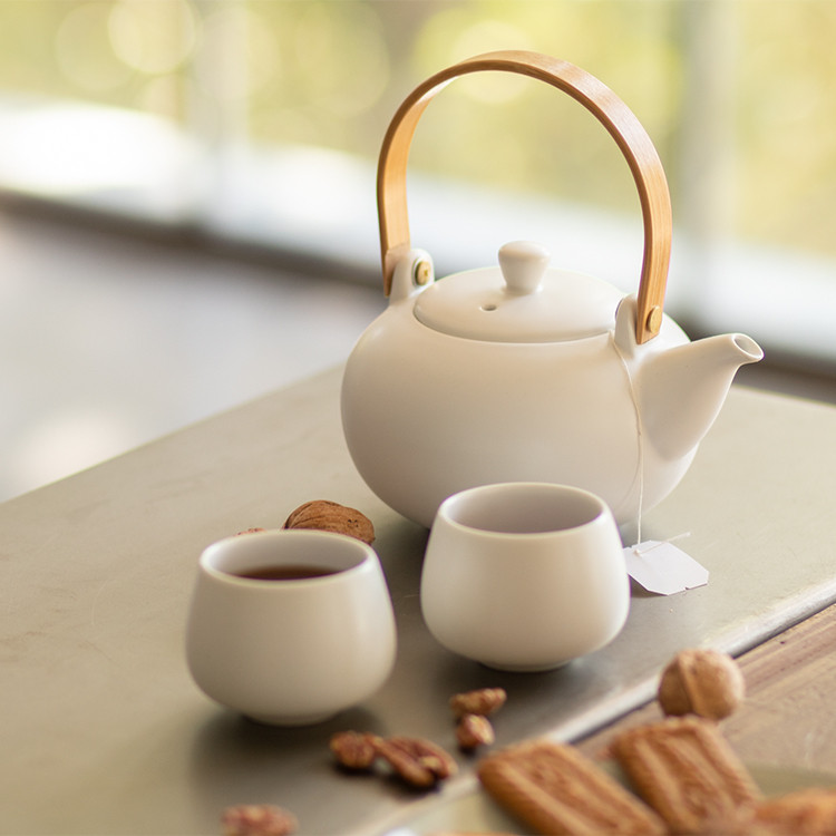 Чајник 600мл со 2 чаши 110мл