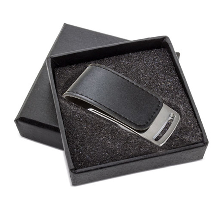 УСБ 64 GB со кутија