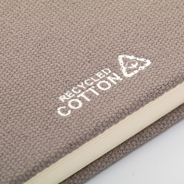 Тефтер А5 со ластик, рециклиран 80л. линија