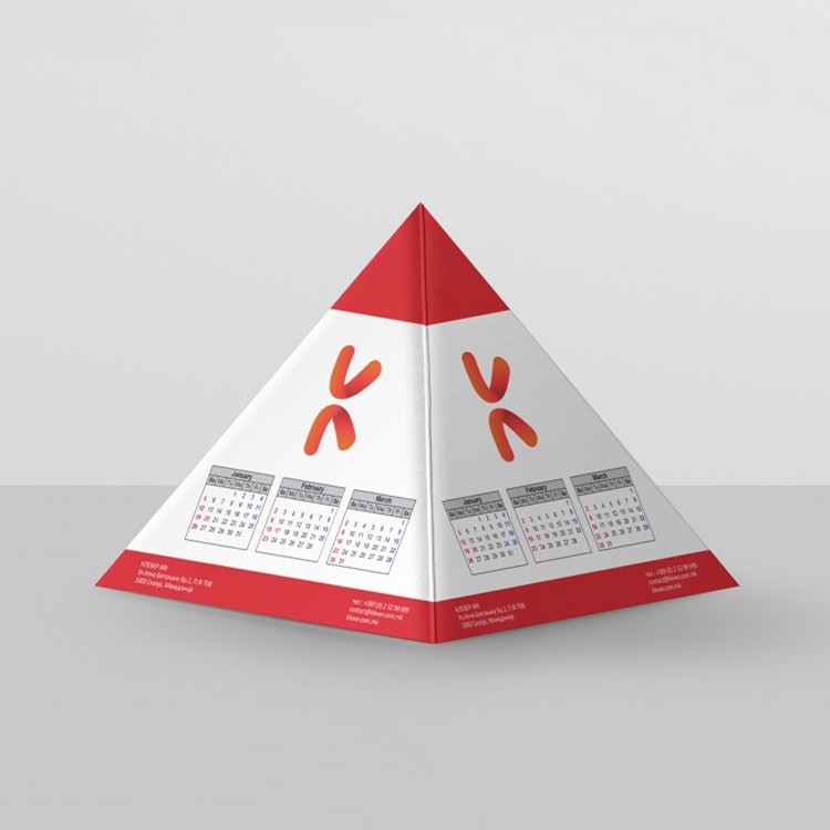 Календар столен пирамида