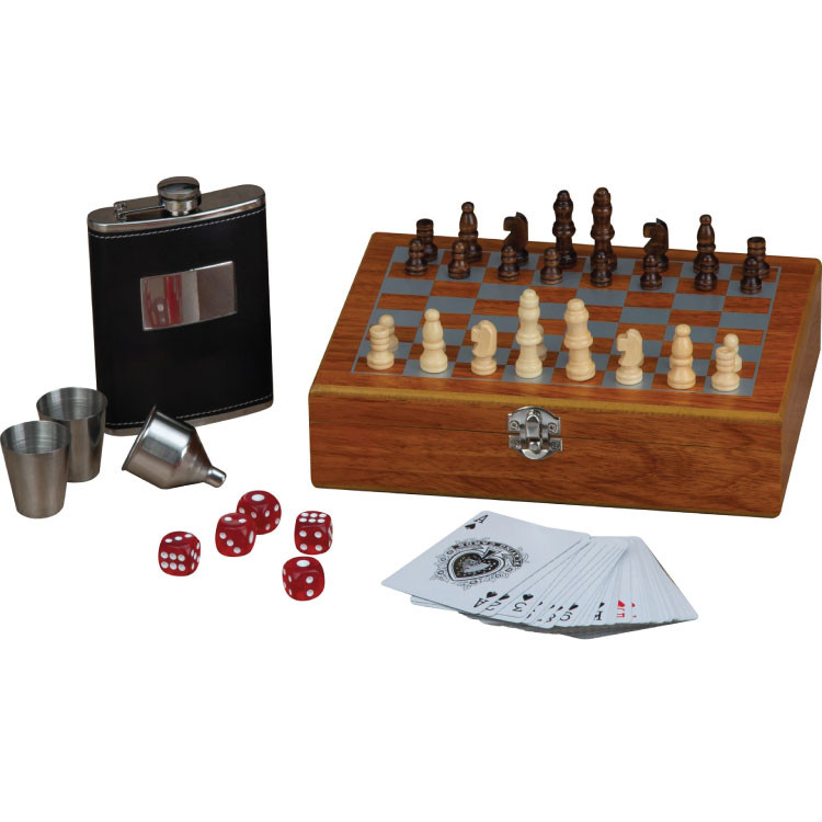Сет игра во дрвена кутија, шах, карти, коцки,