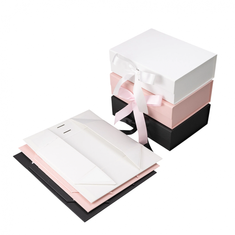 Кутија со магнет, 240х180х78мм